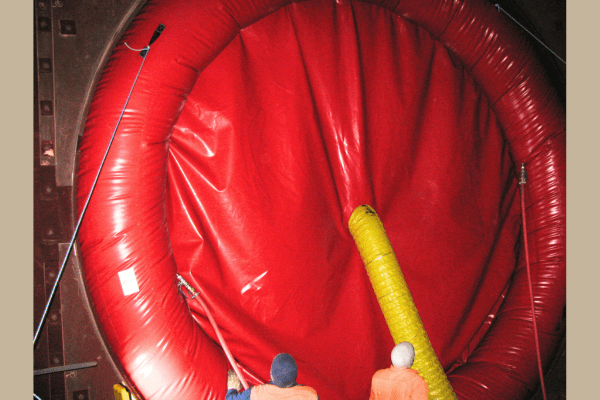 An inflatable duct and pipe plug designed to seal turbine ducts in power plants